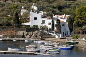 Зображення з фотогалереї помешкання "Cozy" y con terraza en el centro de CADAQUÉS у місті Кадакес