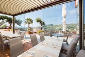 
A restaurant or other place to eat at Villa Giada Resort
