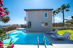 Bazén v ubytovaní Lofos Village Chania alebo v jeho blízkosti