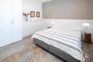 A bed or beds in a room at Residenza Ai Ferrari