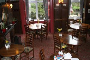 Restorāns vai citas vietas, kur ieturēt maltīti, naktsmītnē The Abbey Inn