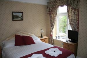Een bed of bedden in een kamer bij The Abbey Inn