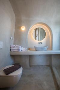 Ένα μπάνιο στο Chic Hotel Santorini