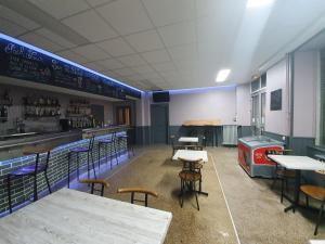 The lounge or bar area at Hotel De La Poste