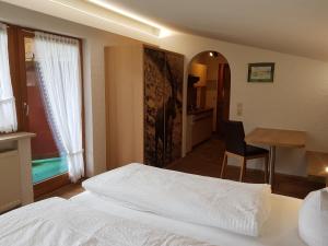 Postel nebo postele na pokoji v ubytování Landhaus Almrausch