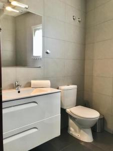 Kúpeľňa v ubytovaní Pedregalejo I & private terrace by ELE Apartments + 9 fotografií