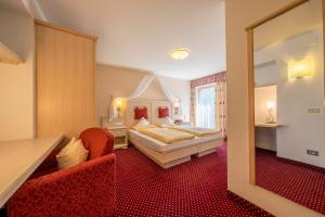 Postel nebo postele na pokoji v ubytování Hotel Dolomiti + 62 fotografií