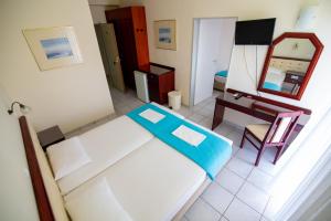 Postel nebo postele na pokoji v ubytování Dionisos Hotel