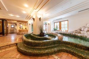 Bazén v ubytování Hotel Dolomiti nebo v jeho okolí