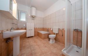 Koupelna v ubytování Apartments Debelić