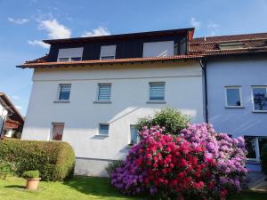 Galeriebild der Unterkunft Ferienwohnung Christiane - nagelneue, moderne Ferienwohnung mit Blick ins Grüne in Ober-Abtsteinach