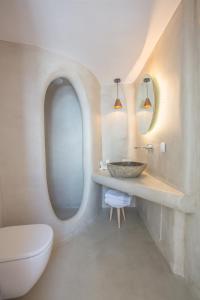 Ένα μπάνιο στο Chic Hotel Santorini