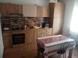 Kuchyň nebo kuchyňský kout v ubytování Casa Varipatti