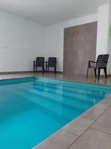 Bazén v ubytování Holiday House Vitice 21 nebo v jeho okolí