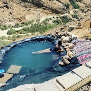 アラドにあるאוהל לוטの公正正水の中の男