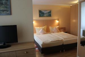 Postel nebo postele na pokoji v ubytování Hotel Brigitte