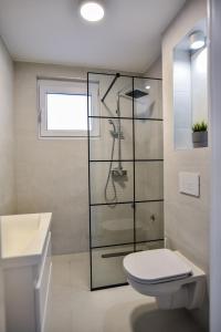 Ένα μπάνιο στο The View Boutique Apartments - Old Town +19 φωτογραφίες