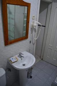 a bathroom with a sink and a mirror and a toilet at Estudio Puerta del Sol Esparteros in Madrid