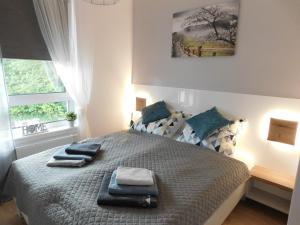 Posteľ alebo postele v izbe v ubytovaní Apartament Zielone Wzgórze