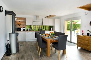 a kitchen and dining room with a wooden table and chairs at Haus Wulveshagen in Langelsheim