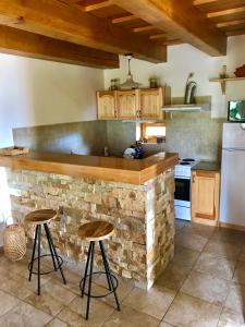 A kitchen or kitchenette at Öreghegyi Panoráma Villa, Balatonederics