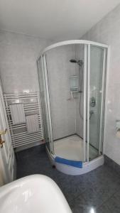 Ett badrum på Haus Alpenruh