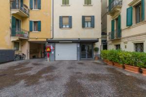 The building in which Az apartmant is located