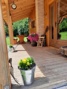 Ein Garten an der Unterkunft Spirit of Velebit