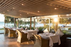 Reštaurácia alebo iné gastronomické zariadenie v ubytovaní Paihia Beach Resort & Spa Hotel