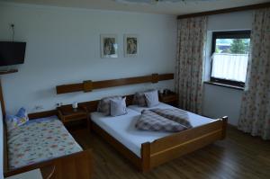 Letto o letti in una camera di Gästehaus Wildauer