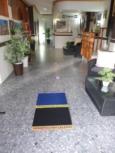a lobby with a yoga mat on the floor at Pension los Verdiales in La Herradura