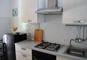 Kuchyňa alebo kuchynka v ubytovaní Villa Vittorio - Splendid panoramic sea view terrace + 29 fotografií