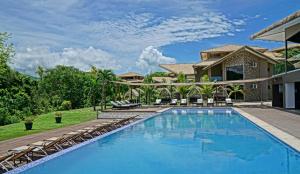 Bazén v ubytování Nammbú Beach Front Bungalows nebo v jeho okolí
