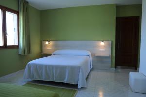 Postel nebo postele na pokoji v ubytování Hotel Las Catedrales