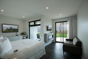 Gallery image of The Inn at Therapy Vineyards in Naramata