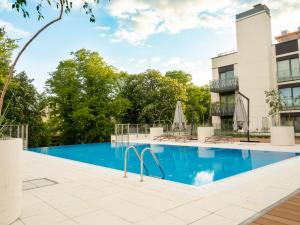 an image of a swimming pool in front of a building at Nadmorskie Tarasy A 406 in Kołobrzeg