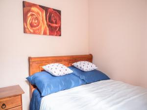 Posteľ alebo postele v izbe v ubytovaní Apartamenty na Cichej 5 a4