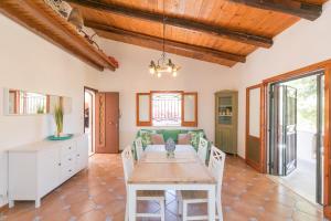 a dining room with a table and chairs at Villa Plemmyria in Syracuse