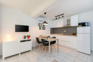 Kuchyň nebo kuchyňský kout v ubytování Apartments Dama