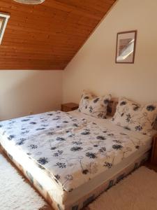 Postel nebo postele na pokoji v ubytování Fehér Rózsa Apartman