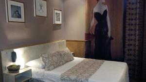 Un pat sau paturi într-o cameră la Hotel Mignon
