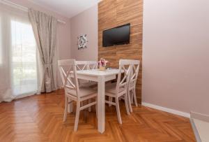 TV a/nebo společenská místnost v ubytování Ioannis Apartments