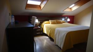 Posteľ alebo postele v izbe v ubytovaní Hostal Doña Juana