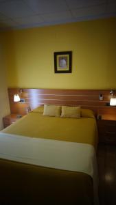 Posteľ alebo postele v izbe v ubytovaní Hostal Doña Juana