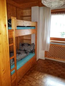 - une chambre avec 2 lits superposés dans une cabine dans l'établissement Pelegrin 15, à San Vigilio Di Marebbe