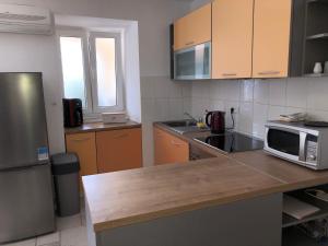 Kuchyňa alebo kuchynka v ubytovaní Apartments Trlika