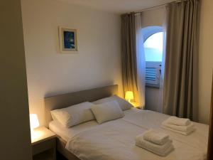Posteľ alebo postele v izbe v ubytovaní Apartments Trlika