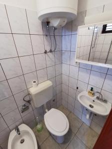 Bathroom sa Apartmani Mate Vrban