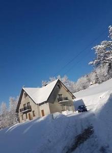 a house in the snow with a pile of snow at Na Zakręcie in Ochotnica Górna