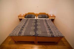 Een bed of bedden in een kamer bij APARTMENT ALPIN BOVEC